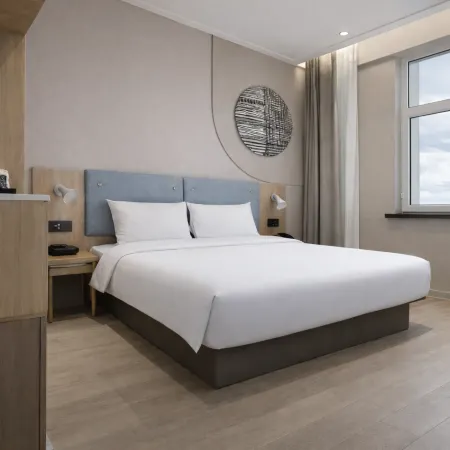 Homeinn·neo(Qitai Health West City Commercial Street Store)