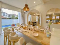 Bukit Indah Terrakids Amazing house with Pool near Legoland Hotel di 