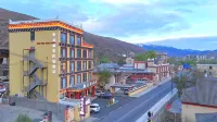 Yunshang Zangjia Hotel (Daofu Medicinal Clay Sculpture Art Museum)