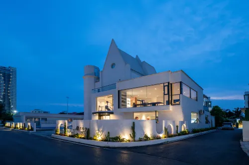 Floral Hong Homestay (Beihai Silver Beach)