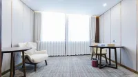 Long Xin International Hotel - parking