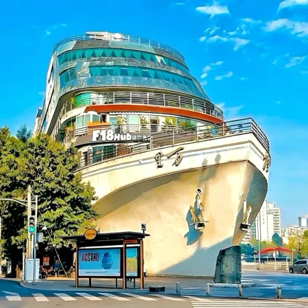 F18 Hub Hostel
