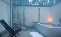 Emei Mountain and Courtyard. Jingzhu Shiguang Hot Spring Hotel - Thermen
