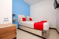 RedDoorz Near Kota Lama Semarang - Pensions
