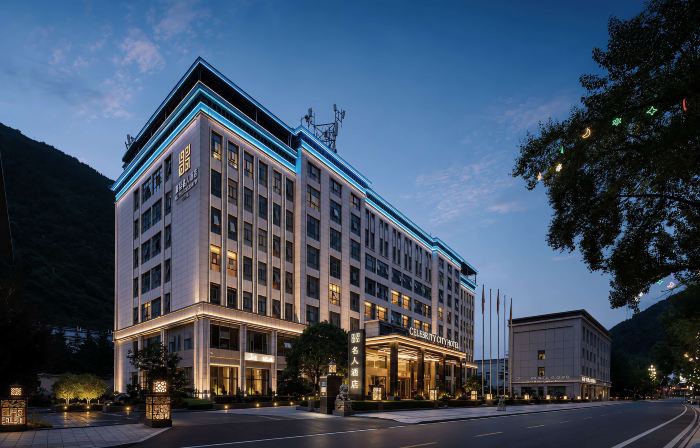 Royale Celebrity Hotel