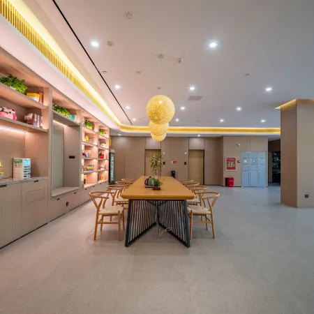 Jingyue E-sports Homestay (People's Park)