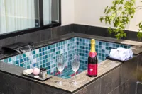 Baixi · Oriental Garden Courtyard-Style Hotel - Hot Springs