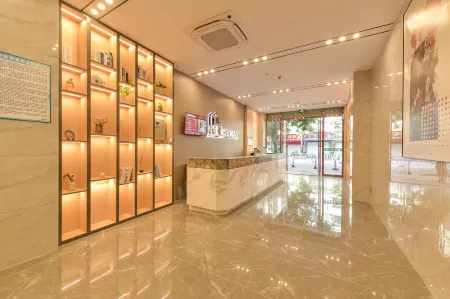 German Hotel (Dongxing Port) Отели рядом с достопримечательностью «Chen Mansion»