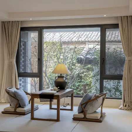 Liubai Hotel（Ying Tan North Station ）