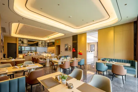 Country Inn & Suites by Radisson, Kunming Changshui International Airport Отели рядом с достопримечательностью «Yeya (Wild Duck) Lake Holiday Resort»