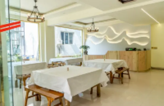 峨眉山峯巢民宿（峨眉山清音閣景區店）