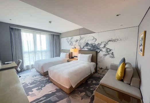 1. 앰버 하우스 항..