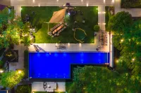 Julong Town Resort Hotel (Yulong River Store, Shili Gallery, Yangshuo) - 5 Yıldız
