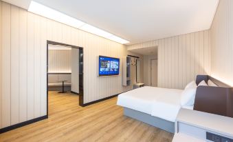 HanTing Hotel (Xining Datong Huaer Pedestrian Street)