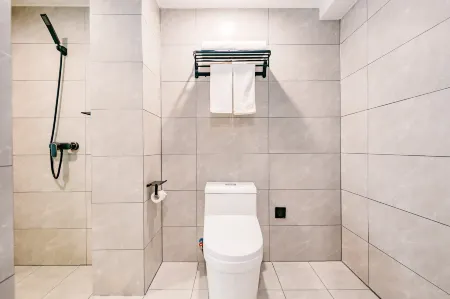 Ripple Hotel (Chengdu Shuhan East Road Yipin Tianxia Metro Station)