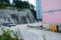 7Days Inn Hotel (Huaihua Xupu Wanda Plaza) - parking