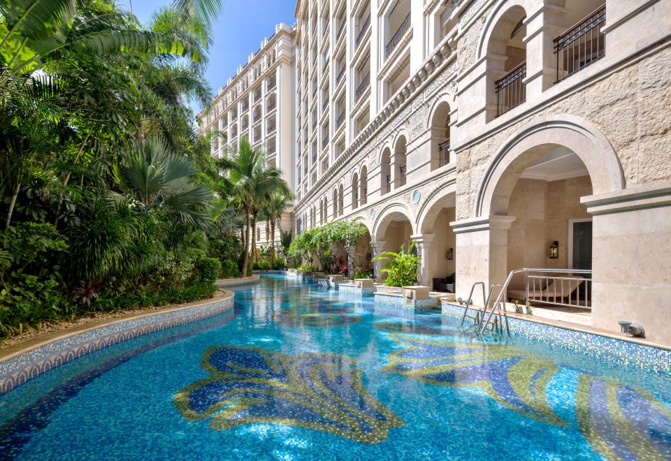 2. 크라운 플라자 ..