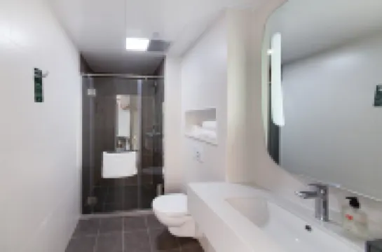 Elong R.YUN Hotel (Shijiazhuang Railway Station Suncun Subway Station) Hotels near Shijiazhuang TV Tower