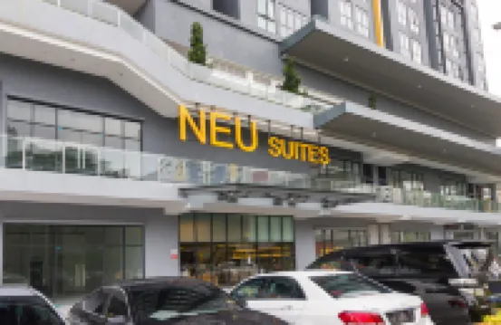 뉴 스위트 레지던스, 엠버시 로우 암팡 주변 호텔