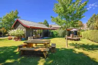 Alpine View Lodge Hotels near ThatWanakaTree