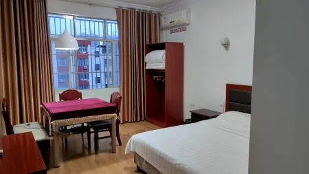 Jianli Jinding Hotel Отели рядом с достопримечательностью «Riverside Park»