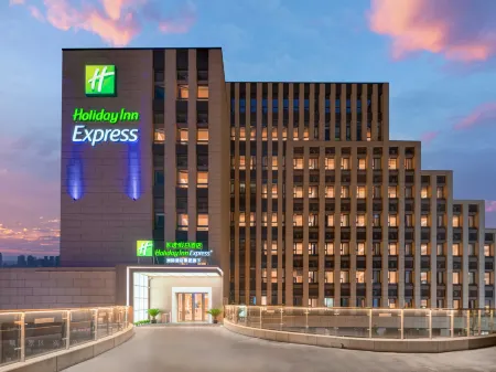 Holiday Inn Express Suzhou Shihu University Town Отели рядом с достопримечательностью «Wenzheng College of Soochow University»