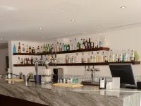 Queens Bay Hotel - bar