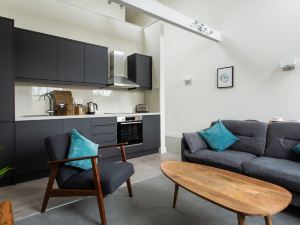 Viridian Apartments in Queen's Park Serviced Apartments