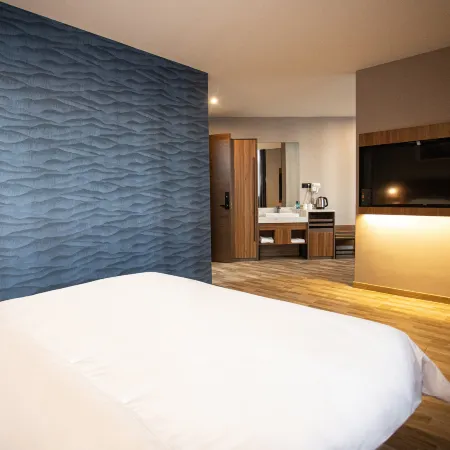 Homeinn Superior Cloud Hotel (Chaoyang Youyi Avenue Railway Station)