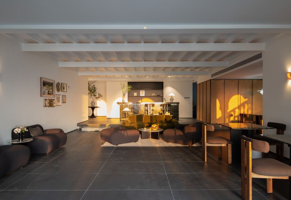 미유에 로만 홀리데이 아치형 문