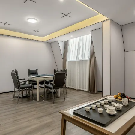 Moshang Qingya Hotel (Guiyang Longdongbao Airport Wushan Valley Branch)