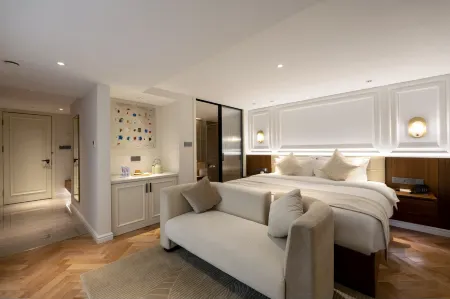 Kunming Xishanyin Hotel (Dianchi Haigeng Dam Branch) Отели рядом с достопримечательностью «Kunming Xishan Scenic Resort»