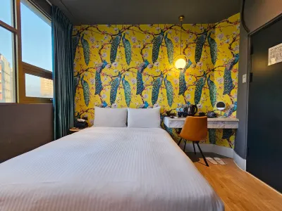 Modern Inn Hotels near Jishan Gatehouse