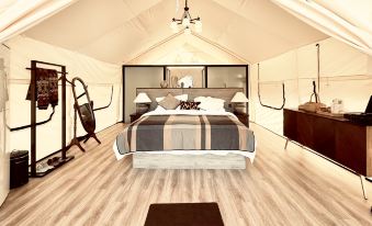 Thirteen Degree Wind Four Seasons Tent Camp