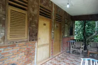 Tangkahan Inn Hotel di Namu Sialang