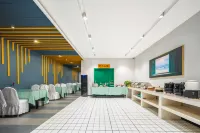 Dengzhou Zhaiji B&B Hotel (Real Madrid International Wandelung Branch)