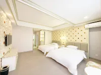 Huiqian Hotel (Zhaotong Fortune Store)