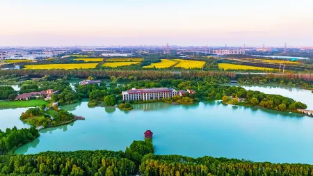 Holiday Inn Kunshan Huaqiao Отели рядом с достопримечательностью «Qiandeng Ancient Town»