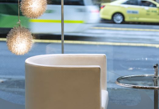 오크스 멜버른 온 콜린스 로비 및 서비스