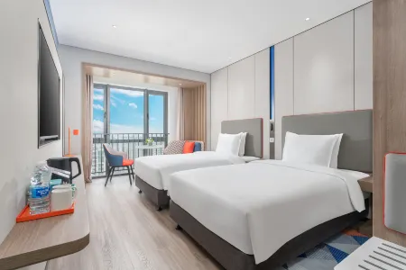 Holiday Inn Express GUANGZHOU CHIMELONG PANYU DASHI Отели рядом с достопримечательностью «South China University of Technology (Guangzhou International Campus)»