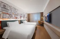 Vienna 3 Best Hotels (Luoyang Yingtianmen Luoyi Ancient City Branch) - Pools