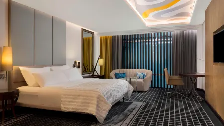 Le Méridien Dhaka Отели рядом с достопримечательностью «DHL Kuril Service Point»