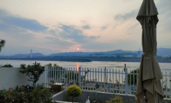 3. 不晚且慢民宿(三..