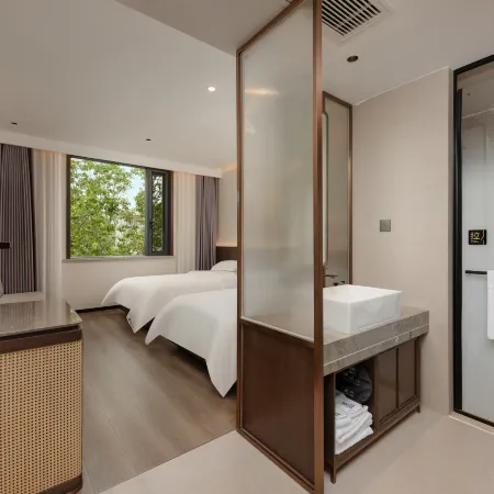 Yuntai Mountain Azalea Green Meadow Resort Hotel