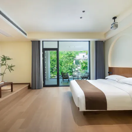 Floral Hotel·Moon Bay Yunyinli B&B in Jingxian County