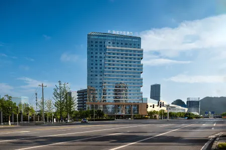 Joyful Tour Grand Rezen Hotel （Zunyi Railway Station） Отели рядом с достопримечательностью «Zunyi Ocean World»