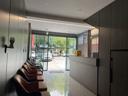 Worry-free hotels Отели рядом с достопримечательностью «Qu Yuan's Hometown Cultural Tourism Zone»