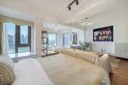 Chongqing Yishi High-altitude River View Apartment (Jiefangbei Hongyadong Branch)