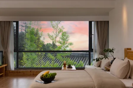 Tengchong Yubi Ancient Road · Forest Hot Spring Inn