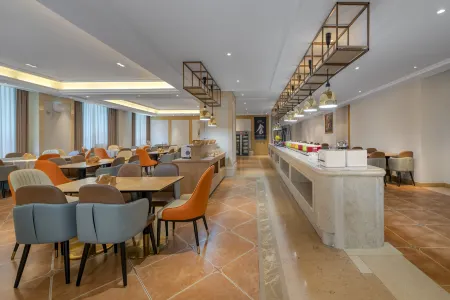 Vienna International Hotel (Sanmenxia South Station Branch) Отели рядом с достопримечательностью «Huanghe Forest Park»